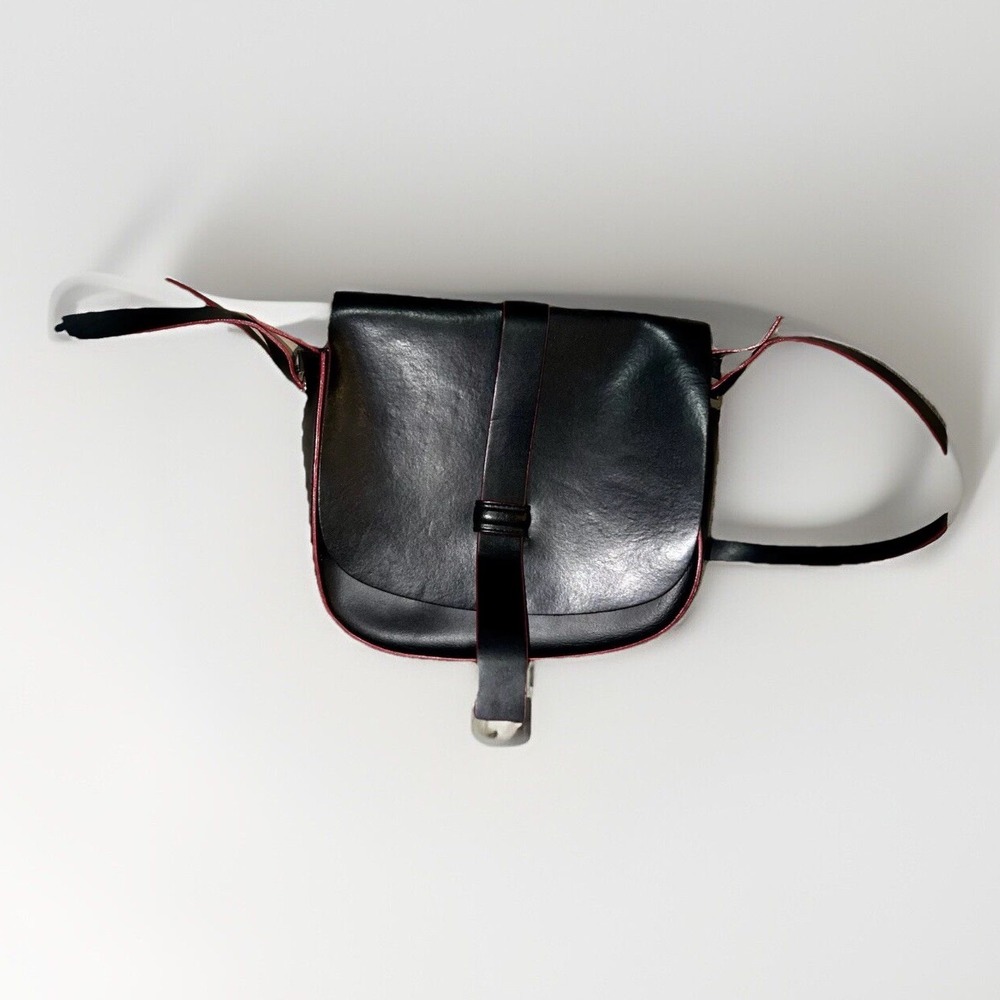 VITTORIA NAPOLI‎  ITALY Saffiano Hard Leather Crossbody Bag Purse Black & Red